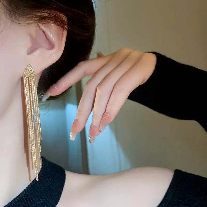 Gold Color Exquisite V-shaped Dangle Earrings Women Fashion Light Luxury Long Chain Fringe Earrings Daily Party Accessories K-