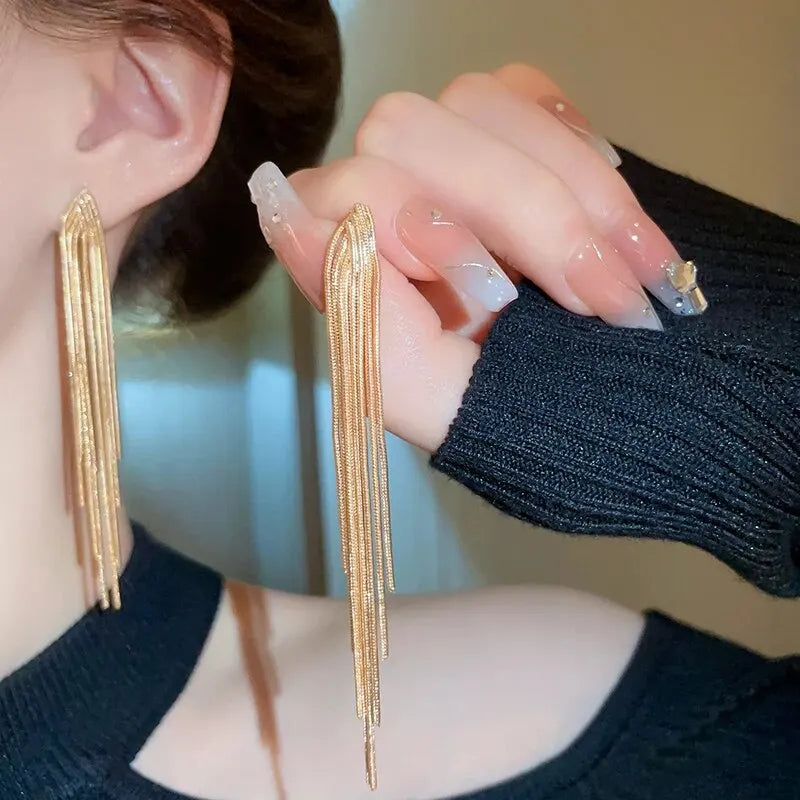 Gold Color Exquisite V-shaped Dangle Earrings Women Fashion Light Luxury Long Chain Fringe Earrings Daily Party Accessories K-