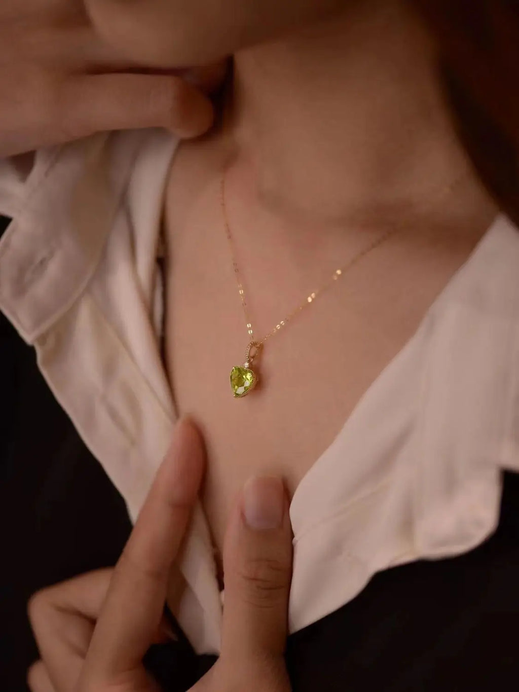 Original Designer Little Fresh Heart Shaped Gem Olive Green Necklace Exquisite Dazzling Refreshing Couple Pendant Jewelry Gifts