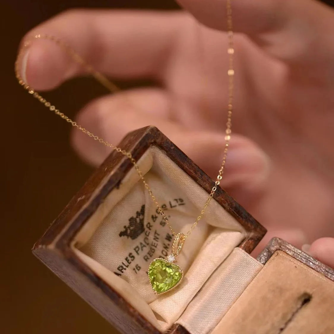 Original Designer Little Fresh Heart Shaped Gem Olive Green Necklace Exquisite Dazzling Refreshing Couple Pendant Jewelry Gifts