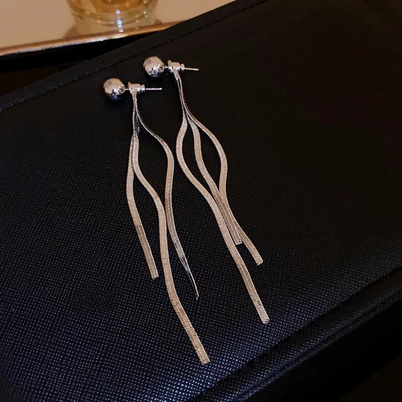 Gold Color Exquisite V-shaped Dangle Earrings Women Fashion Light Luxury Long Chain Fringe Earrings Daily Party Accessories K-