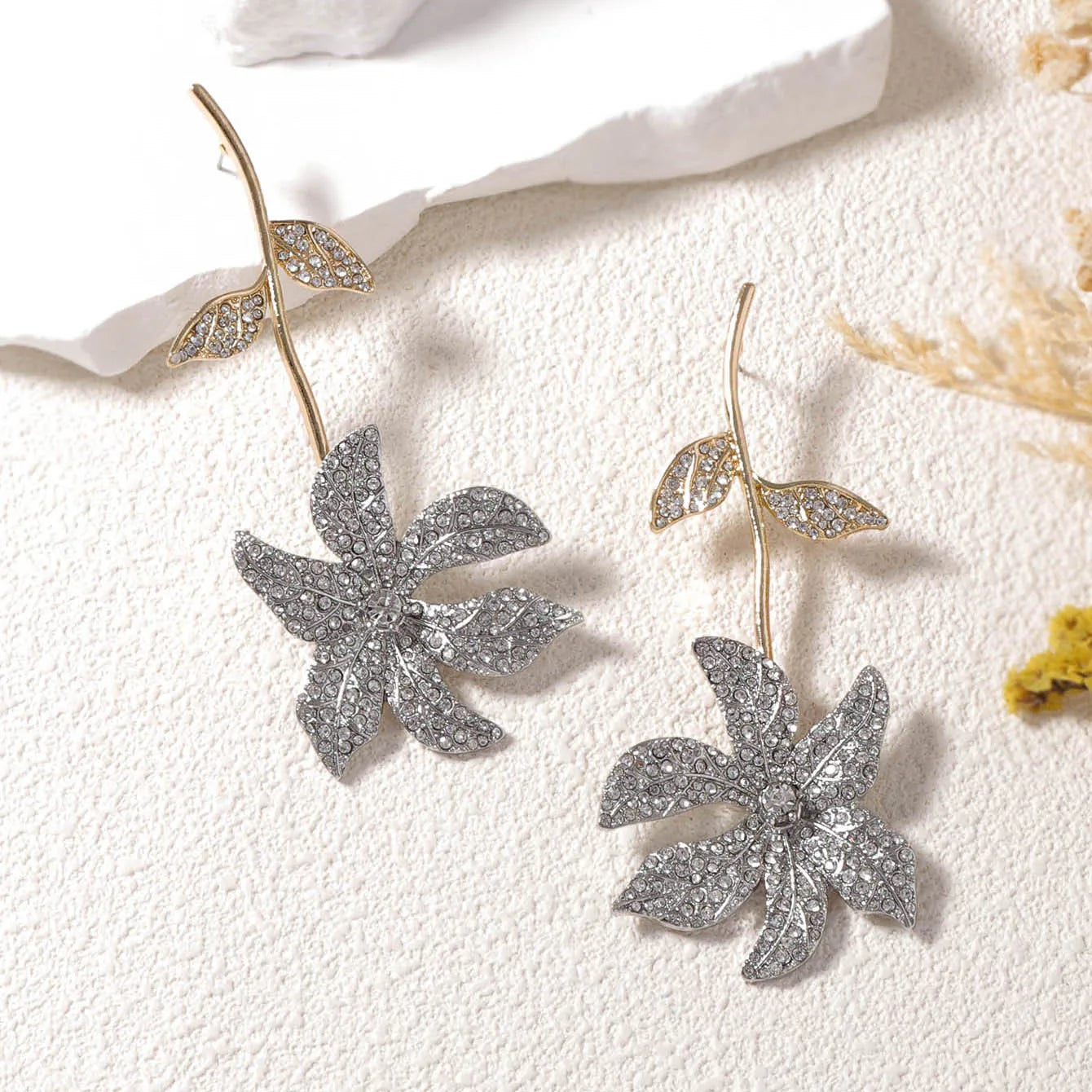ZAA Elegant Jewelry Woman 2025 Trend Earrings Luxury Rhinestone Flower Shape Charm Ear Accessories Fashion Party Holiday Gifts