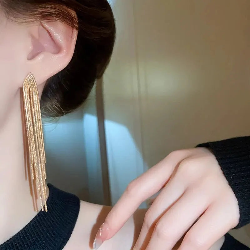 Gold Color Exquisite V-shaped Dangle Earrings Women Fashion Light Luxury Long Chain Fringe Earrings Daily Party Accessories K-