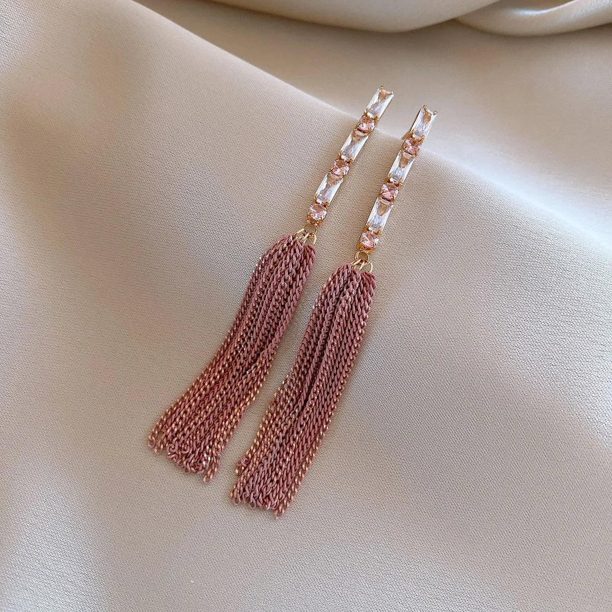 Gold Color Exquisite V-shaped Dangle Earrings Women Fashion Light Luxury Long Chain Fringe Earrings Daily Party Accessories K-